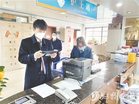 江門農(nóng)商銀行及時(shí)解決客戶急需辦理社?？ㄐ枨?。