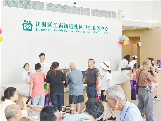 活動現(xiàn)場熱鬧非凡。