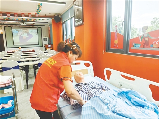 “寧明之家”舉辦培訓(xùn)活動，幫助寧明籍務(wù)工人員提高就業(yè)技能。