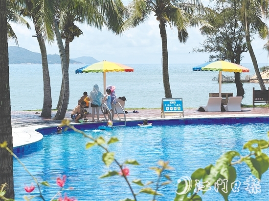 這個夏天，臺山以愈發(fā)鮮明的濱海旅游符號，吸引八方來客奔赴山海之約。