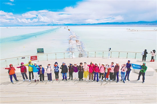 茶卡鹽湖航拍。