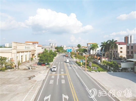 大江鎮(zhèn)人大代表助推民生實事項目建設(shè)跑出“加速度”，圖為實施風(fēng)貌帶升級的國道G240線廊道整治工程。