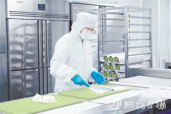 廣東嘉士利食品集團有限公司成立省級研究中心，聯(lián)合科研院所投入高層次人才，近三年獲27項科研成果、14項專利授權。