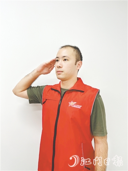 曾煥鴻用315小時(shí)的志愿服務(wù)時(shí)長，在基層一線寫下了退役軍人的擔(dān)當(dāng)。