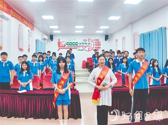 怡霖學(xué)校實(shí)行道德班長制度，推動班級開啟自我管理新征程。