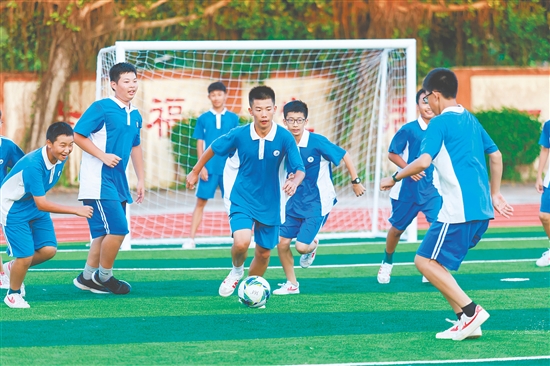 怡霖學(xué)校以五育協(xié)同為目標，培養(yǎng)全面發(fā)展的新時代好少年。