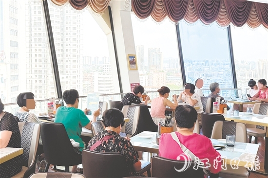 新僑都旋轉(zhuǎn)西餐廳得到江門人的認(rèn)可。