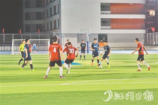 參賽球員斗志昂揚、全力拼搏。