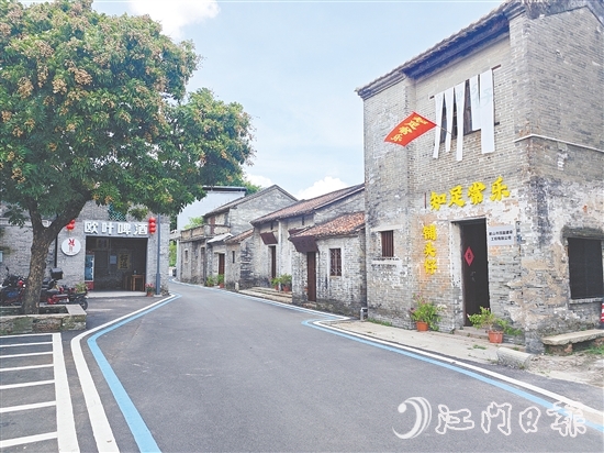 過去閑置的古樸青磚屋掛上了商鋪招牌，以新面貌迎接來客。