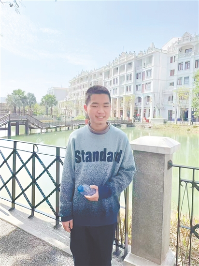 海軍大連艦艇學院陳廣健