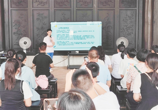 新會高考優(yōu)秀學子結(jié)合自身經(jīng)歷分享經(jīng)驗。