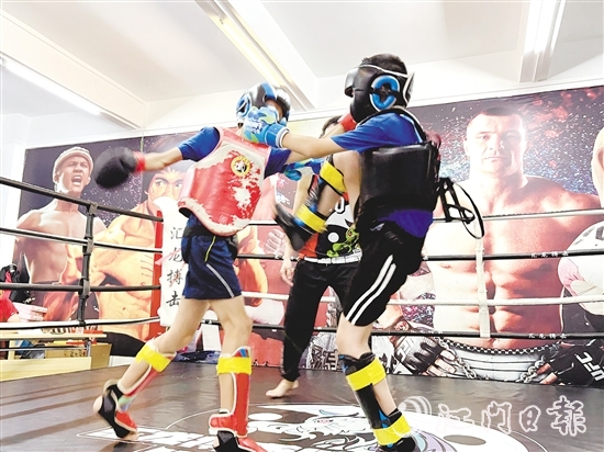 運動員敢打敢拼，展現(xiàn)出良好的競技狀態(tài)和精神風貌。