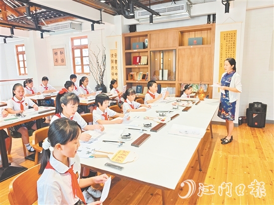 “無負今日?少年讀書班”在梁啟超故居新華悅讀空間舉行。