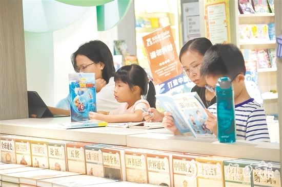 在開平購書中心，市民參與多項線下活動。