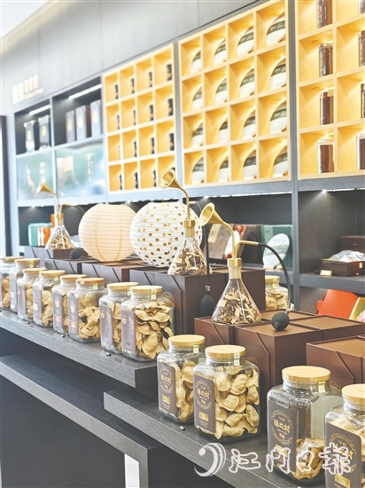 “吳村長”在美國洛杉磯開設旗艦店。