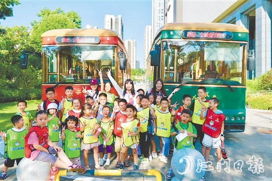 臺(tái)山市推出“激情十五運(yùn)·全運(yùn)觀賽游”特色體育游路線，鐺鐺車成為城市中一道亮麗的流動(dòng)風(fēng)景線。