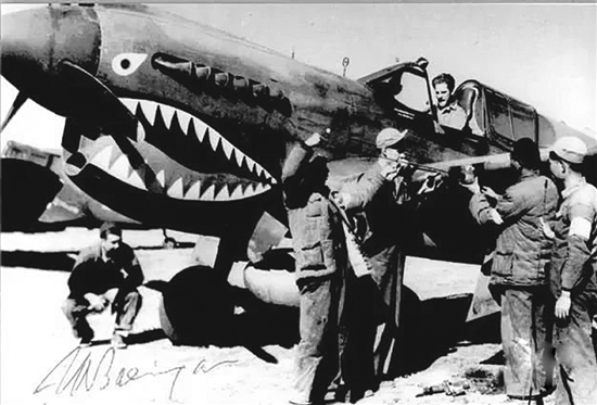 飛虎隊(duì)將飛機(jī)頭漆成鯊魚頭圖案，以震懾日軍。