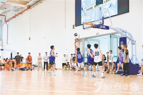 2025恩平禁毒三人籃球賽上，運(yùn)動員們以“籃”不住的激情傳達(dá)著對健康無毒生活的熱愛。