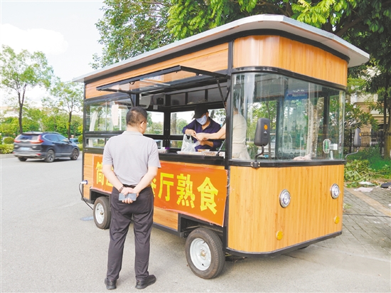 私房菜餐館購置外賣車銷售熟食。