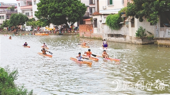 單人龍艇賽現(xiàn)場。