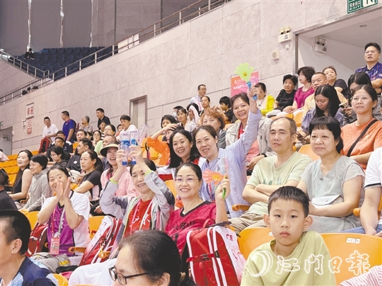 比賽吸引了全國各地的球迷前來。