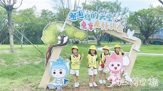 小鳥天堂國(guó)家濕地公園的互動(dòng)式打卡標(biāo)識(shí)成為景區(qū)熱門“打卡點(diǎn)”。