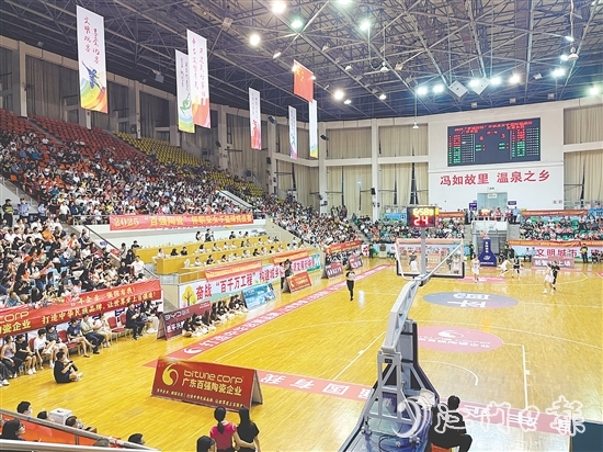 有業(yè)內(nèi)人士表示，女籃賽事的火爆體現(xiàn)了“粉絲經(jīng)濟(jì)”的崛起。