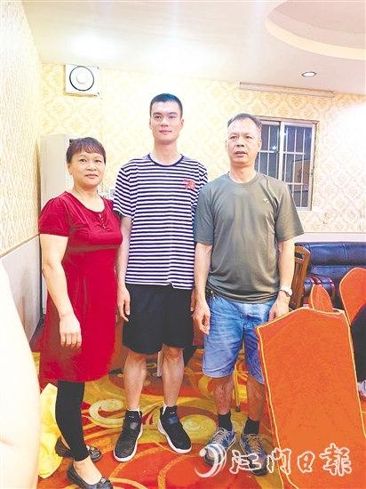 父母是周振君最堅強(qiáng)的后盾，支持他在部隊好好干，爭取再立新功。