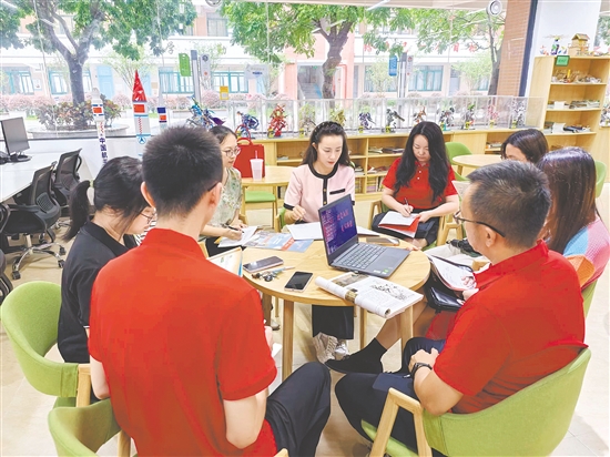 各科組每周都開展集體備課。