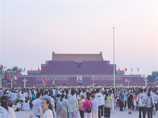 當(dāng)前北京已成為江門市民秋季出游的“頂流”目的地。圖為北京天安門廣場(chǎng)。