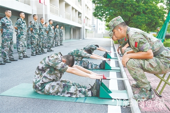 預定新兵接受役前教育。