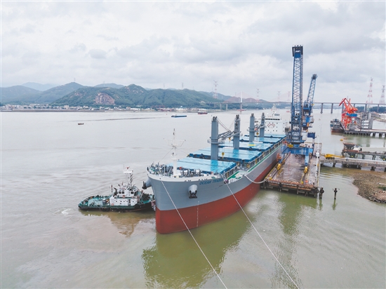 銀湖碼頭首艘新造出口船舶順利離港。