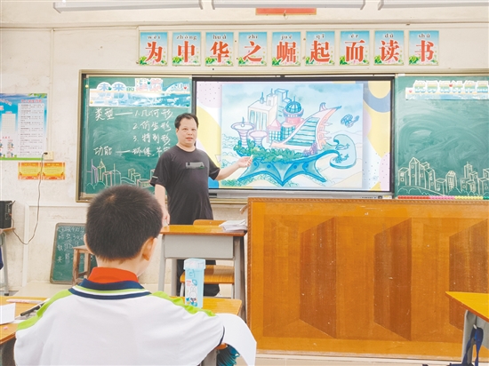 張朝峰堅信美術(shù)教育不僅是技能的傳授，更是美的啟蒙。