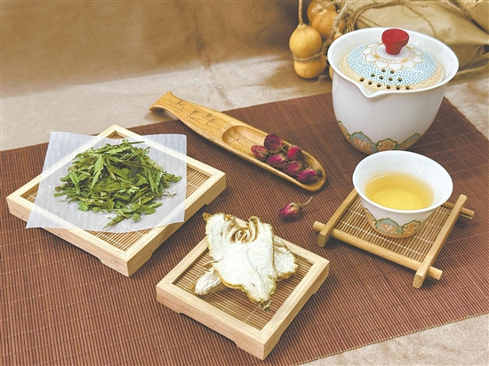 江門市五邑中醫(yī)院推出了多款養(yǎng)生茶飲。