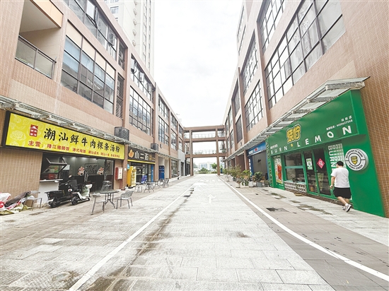 江門科創(chuàng)公園商業(yè)內(nèi)街引進(jìn)多元業(yè)態(tài)，豐富園區(qū)消費(fèi)場(chǎng)景。