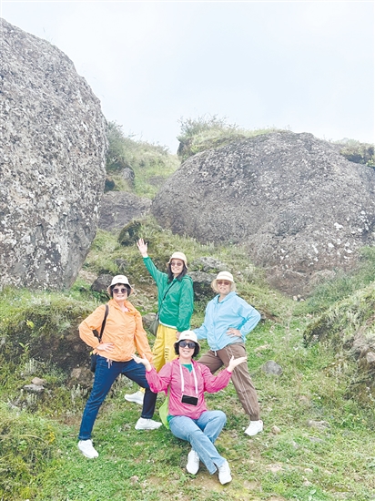 銀發(fā)族熱衷旅游。