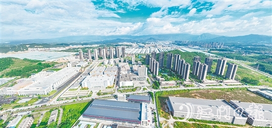 今年以來，鶴山工業(yè)城（共和鎮(zhèn)）已累計引進億元以上項目18個，其中超10億元項目7個、超15億元以上項目4個，總投資額突破120億元。