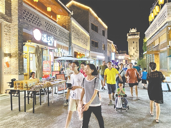 江門(mén)古勞水鄉(xiāng)景區(qū)推出夜游免費(fèi)入園活動(dòng)。