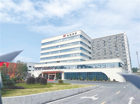 11月6日，總投資40億元的廣東友誼新材料項(xiàng)目一期正式投產(chǎn)。