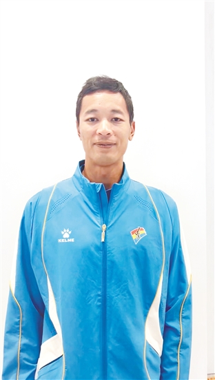 李焯新獲得十五運會男子沙灘排球銀牌。