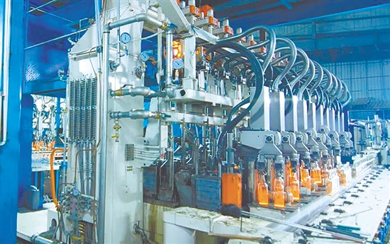 截至目前，粵玻公司累計(jì)獲得28項(xiàng)授權(quán)專利，從生產(chǎn)設(shè)備到檢測(cè)環(huán)節(jié)，技術(shù)創(chuàng)新貫穿全流程。