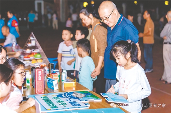 活動通過“科普集市+創(chuàng)作大賽+專家宣講+文藝展演”的多元形式，為市民帶來健康科普盛宴。