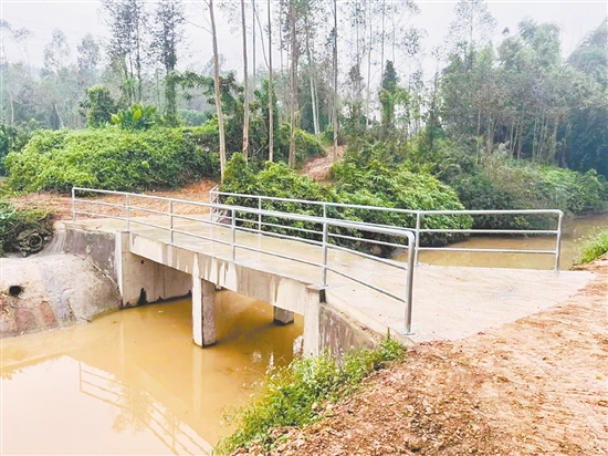 新修的機耕橋便利村民出行。