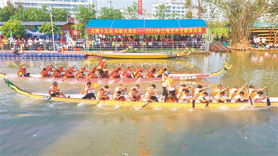 2025年江海龍舟龍艇邀請賽22人國際龍舟賽比賽現(xiàn)場。付師華