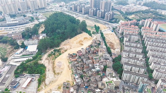 黃士俊父母的墓地位于沙坪街道文邊橫坑村后山，此地因而得名“狀元山”。