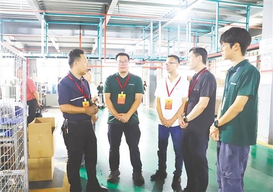 臺城街道人大代表企業(yè)聯(lián)絡(luò)站聚焦臺山現(xiàn)代產(chǎn)業(yè)體系，多次組織人大代表開展專項視察。