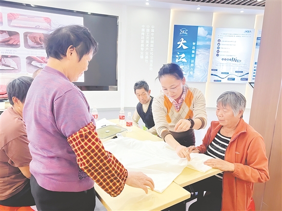 通過(guò)理論學(xué)習(xí)與動(dòng)手實(shí)踐相結(jié)合的方式，學(xué)員們掌握了一些整理收納技能。