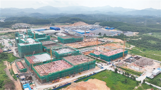 近年來，良好的交通區(qū)位優(yōu)勢讓建桃工業(yè)區(qū)成為桃源鎮(zhèn)招才引智、推動優(yōu)質(zhì)項目落地的重要平臺。