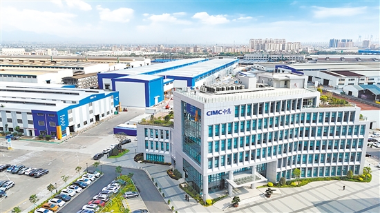 作為中集集團(tuán)在粵港澳大灣區(qū)的重要研發(fā)制造基地，新會(huì)中集工業(yè)園區(qū)占地1067畝，致力于打造“集裝箱+”業(yè)務(wù)矩陣。