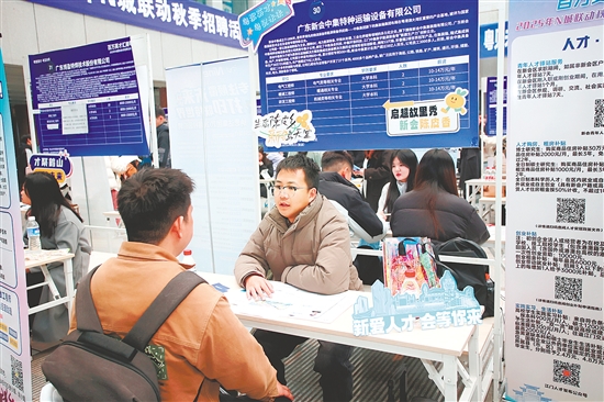 江門企業(yè)走進哈爾濱工程大學(xué)開展“百萬英才匯南粵”招聘活動。